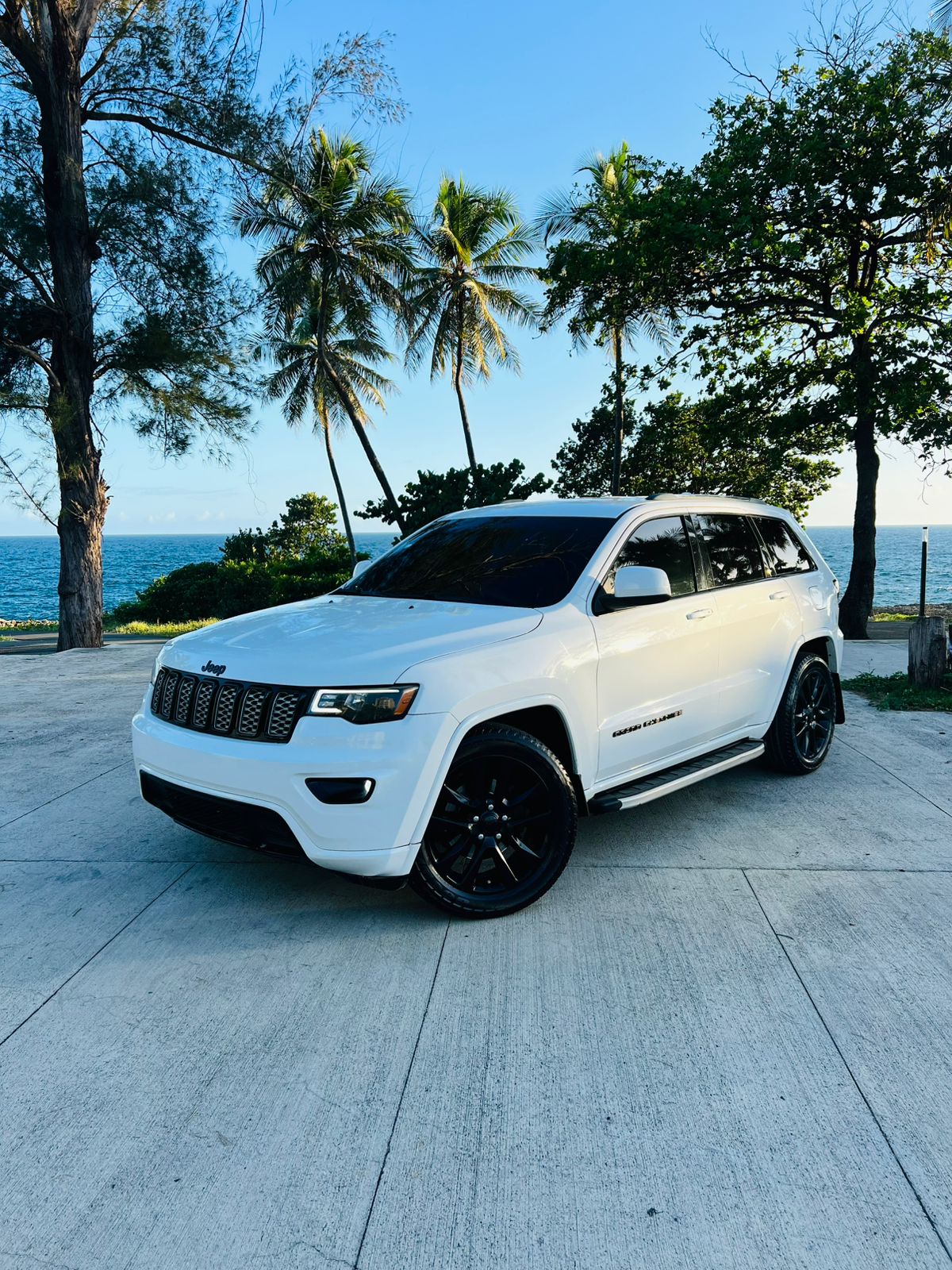 Jeep Grand Cherokee Altitude 2018 — 1